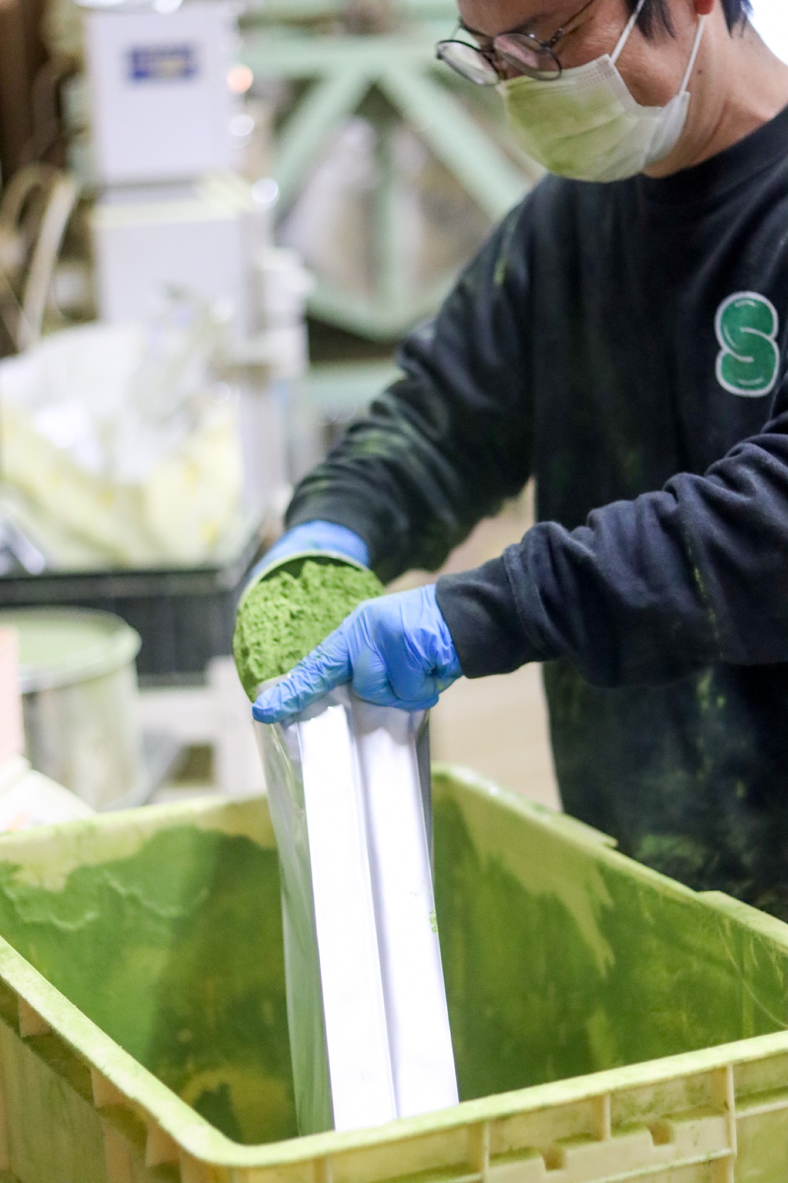 Packing milled matcha for shipment